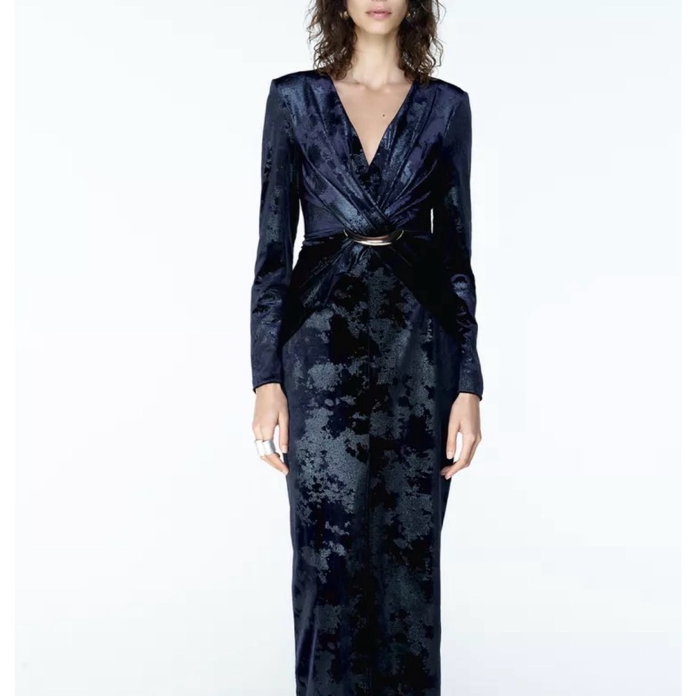 VELVET MIDI DRESS WITH HARDWARE
BLUE Size S, L